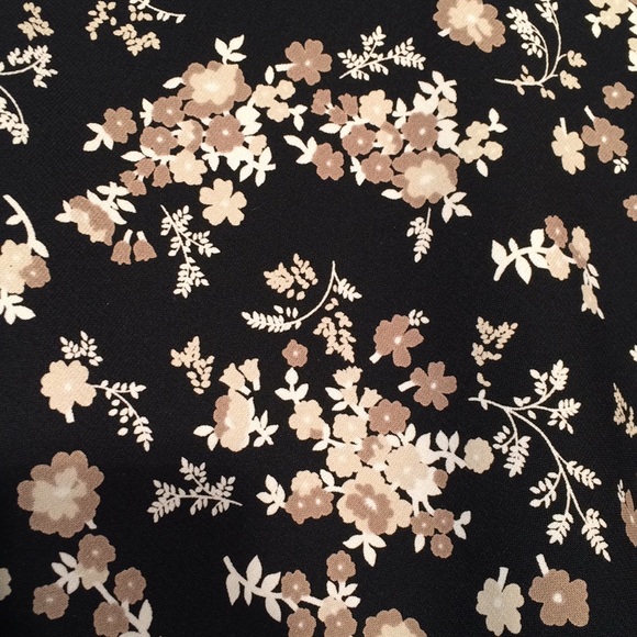 Old Navy Ladies 10 Skirt. Black Floral - Picture 2 of 6